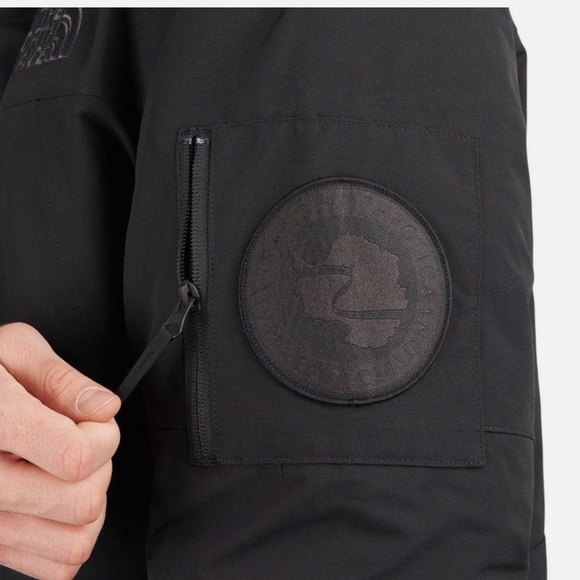 The North Face Men’s Expedition McMurdo Parka In TNF Black - Picture 13 of 14